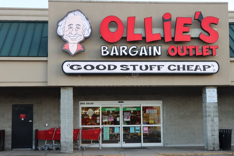 Hickory Nc Usa 1 3 19 Ollie S Bargain Outlet Is A Chain Of American