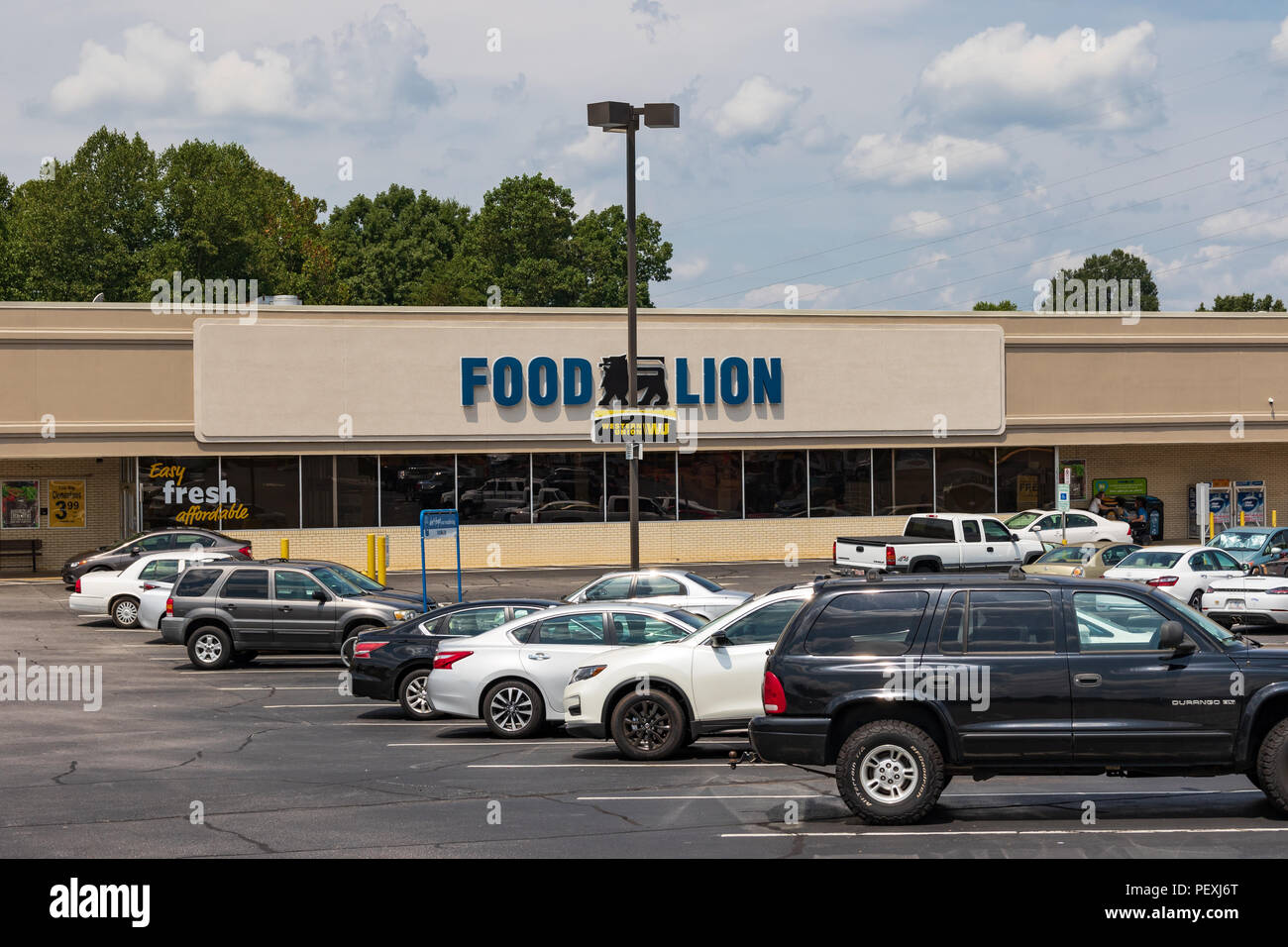 Hickory Nc Usa 15 August 18 A Food Lion Grocery Store One Of 1100